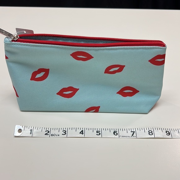 Clinique makeup & skincare bundle (4 items) - Picture 10 of 12